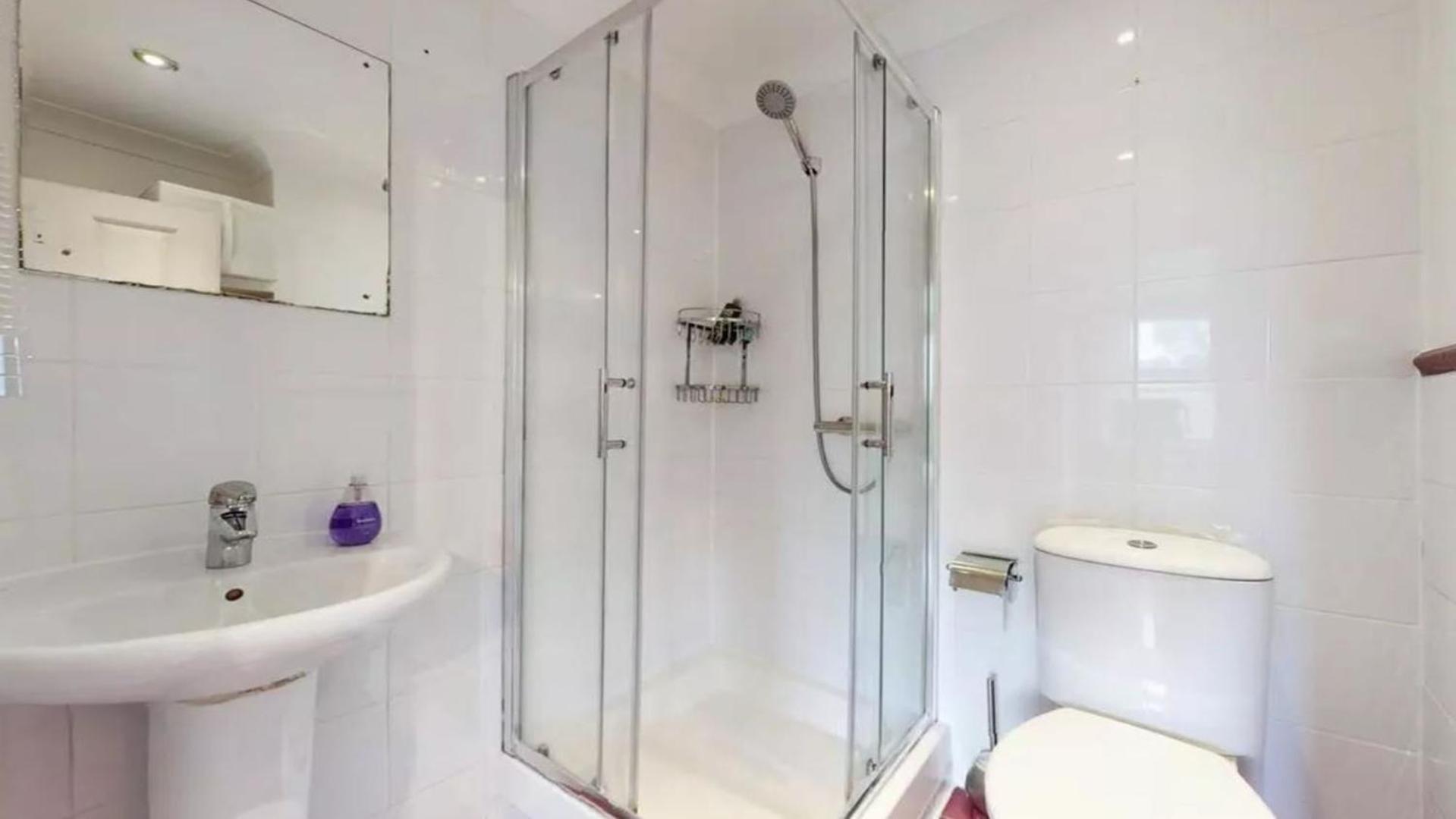 Bright 4 Bed Living Лондон