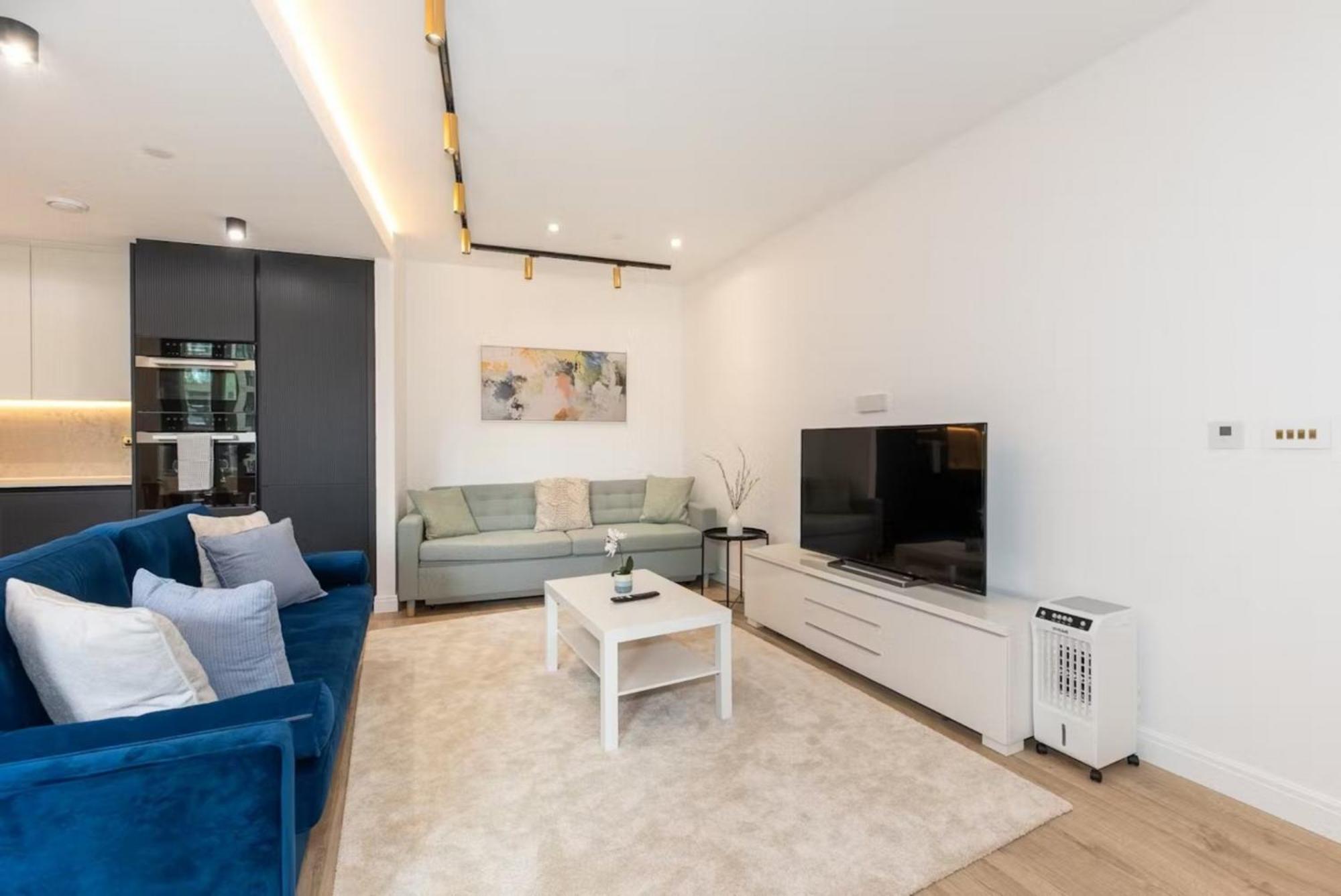 Апартаменты Bright 4 Bed Living *