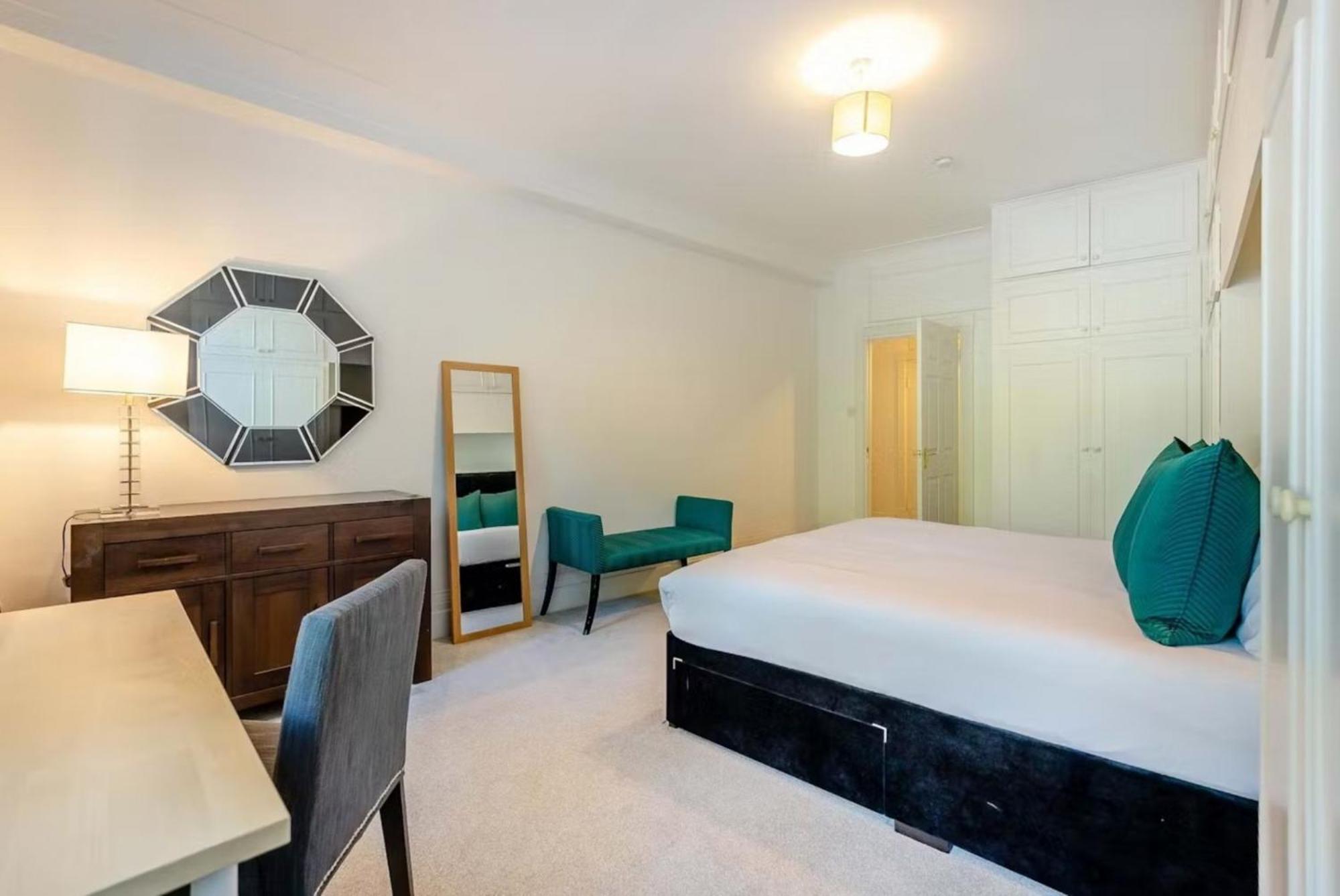 Апартаменты Bright 4 Bed Living *