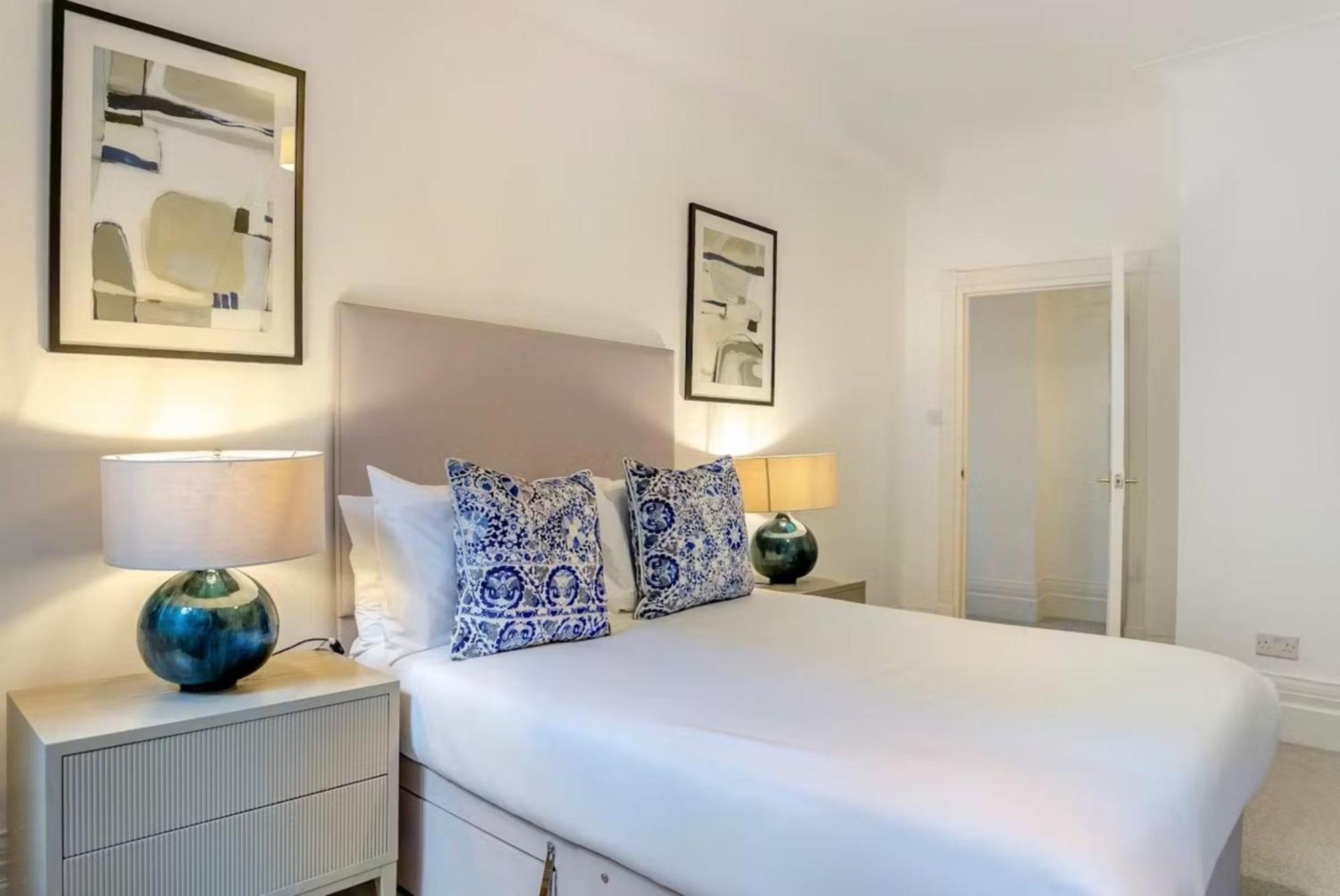 Bright 4 Bed Living