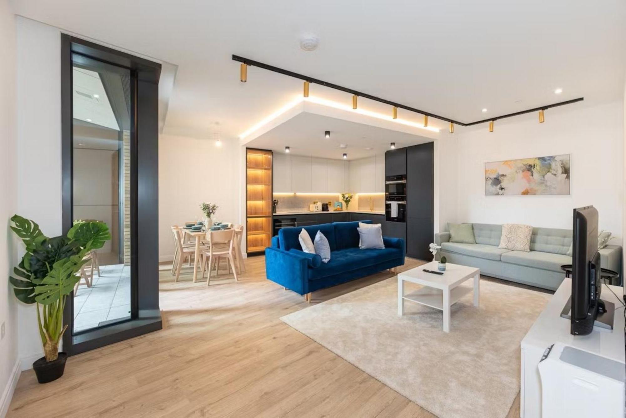 Апартаменты Bright 4 Bed Living